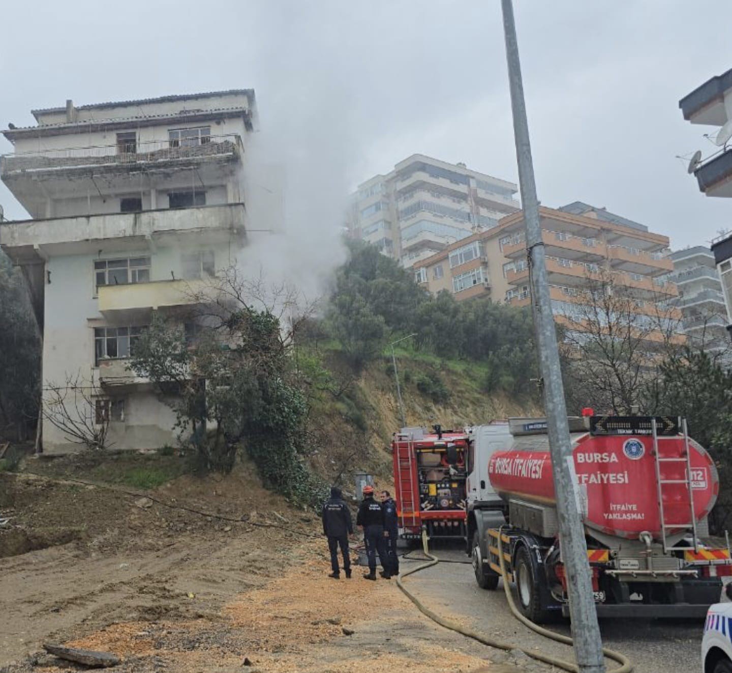 mudanyada apartmanda yangin panigi 1 H3k24wQj