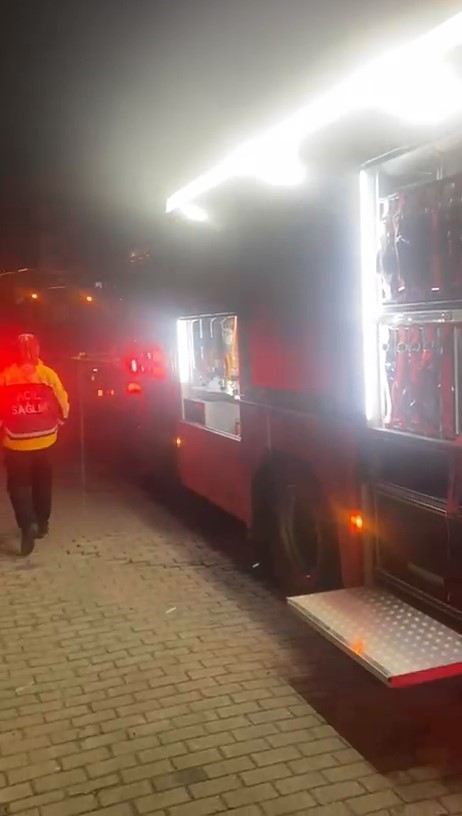 mudanyada bir apartmanda 4uncu kez yangin panigi ayni sahis gozaltinda 0 AKlVOlm4