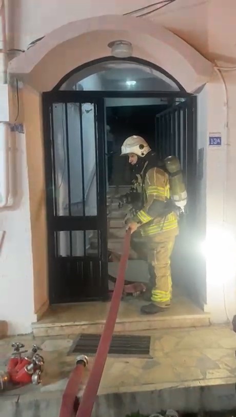 mudanyada bir apartmanda 4uncu kez yangin panigi ayni sahis gozaltinda 1 VbCPRytM