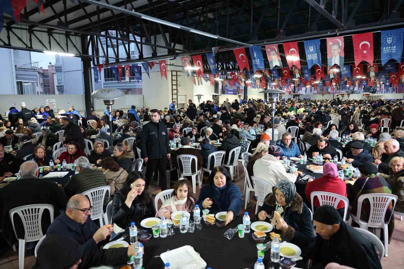 mudanyada gonuller bir oldu sofralar bereketle doldu 0 VAFyglcv
