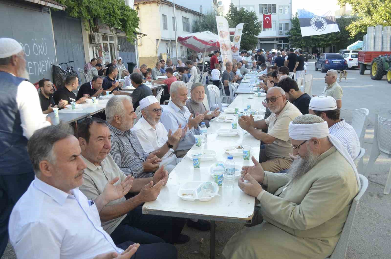 Mudanya’da şehitler anısına, beraberlik ve bereket için dua edildi 6 mudanyada sehitler anisina beraberlik ve bereket icin dua edildi 2 erY7sTme