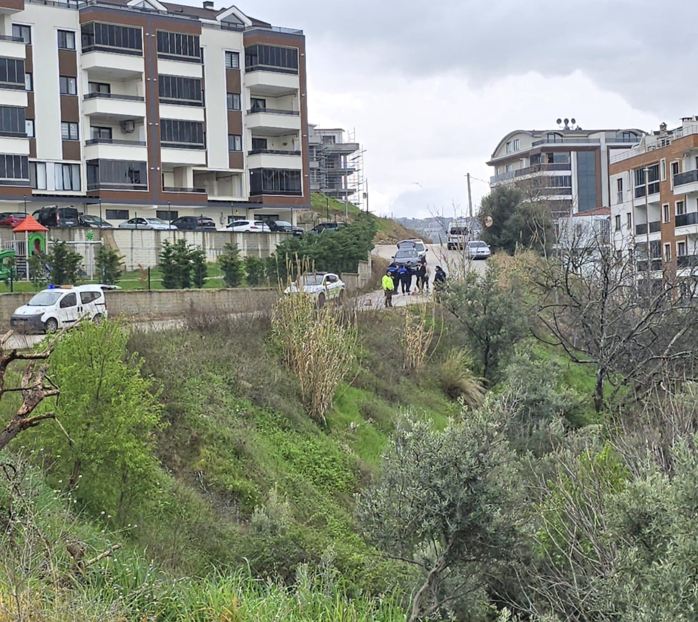 mudanyada yagmur sonrasi site onundeki yol coktu 0 cggTTRnJ