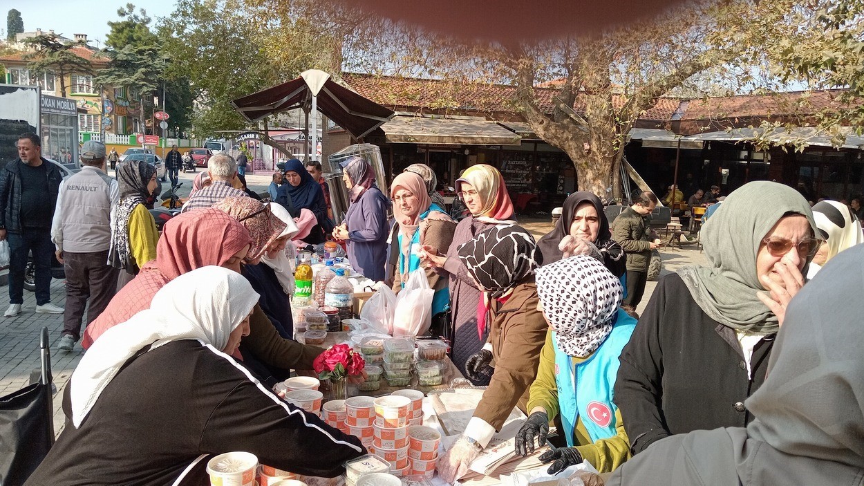 mudanyadan gazzeye yardim eli 3 zmXeIpkw