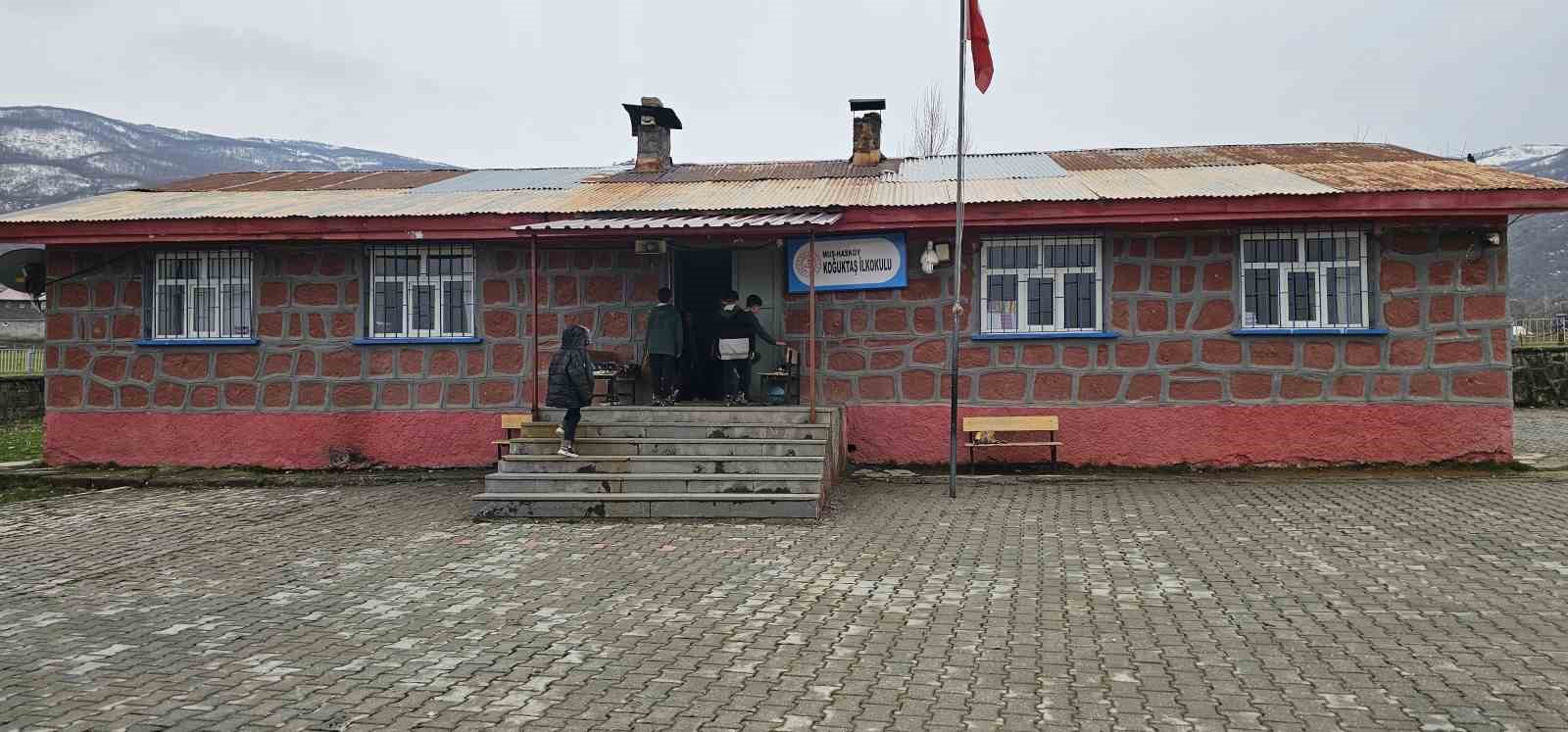 mudur bozyelden koy okulu ogrencilerine doner ve ayran surprizi 4 6AipXbfy