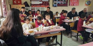 mudur-bozyelden-koy-okulu-ogrencilerine-doner-ve-ayran-surprizi-YkC8dUpf.jpg