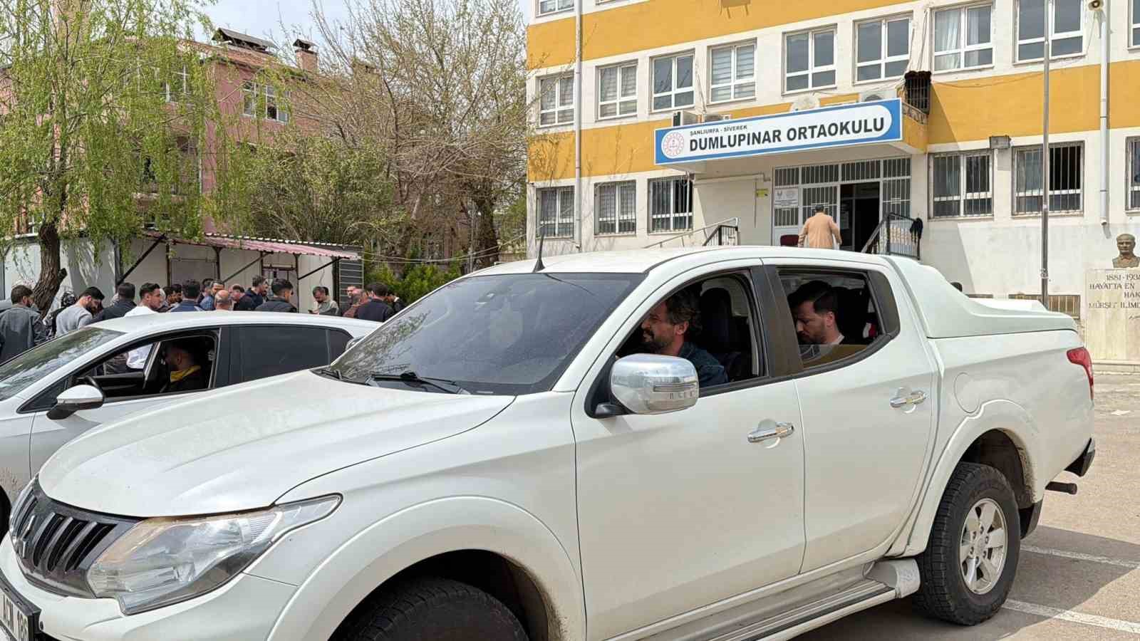 mudur yardimcisina bicakla saldiri iddiasi 0