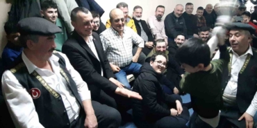 mudurnuda-geleneksel-birikme-gecesinde-gulduren-anlar-deCngRQq.jpg
