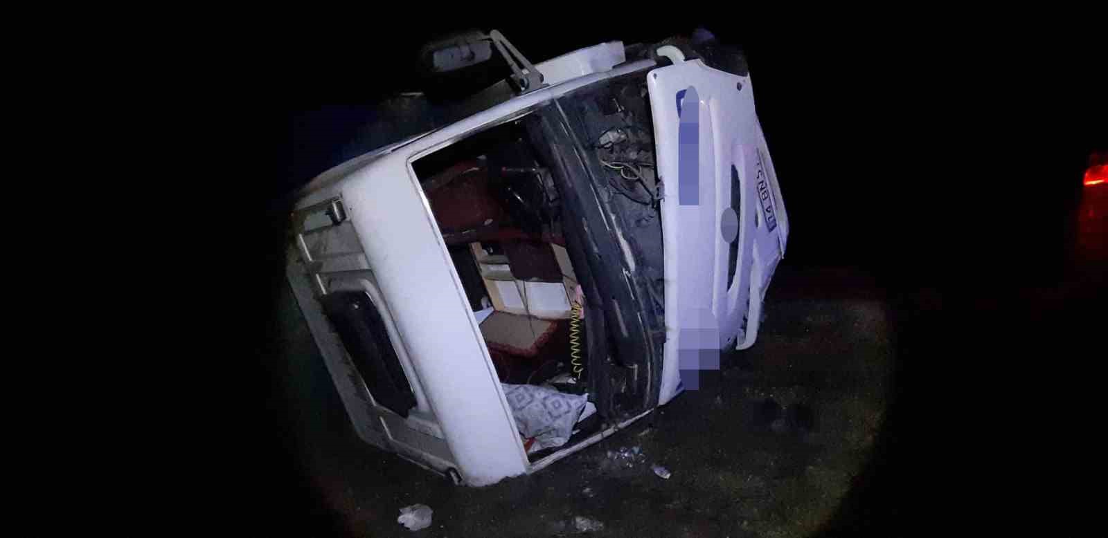 mudurnuda kamyon sarampole devrildi 1 yarali 3 bVf6l7bn