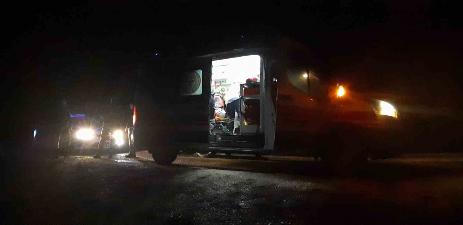 mudurnuda kamyon sarampole devrildi 1 yarali 5 OSFfHkvq