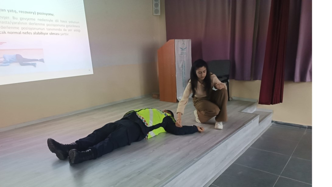mudurnuda servis soforlerine ilk yardim egitimi verildi 2 cXc2g6Qb