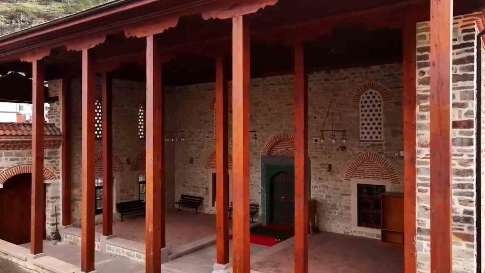 mudurnudaki kanuni sultan suleyman camisi asirlara meydan okuyor 5 866OThju