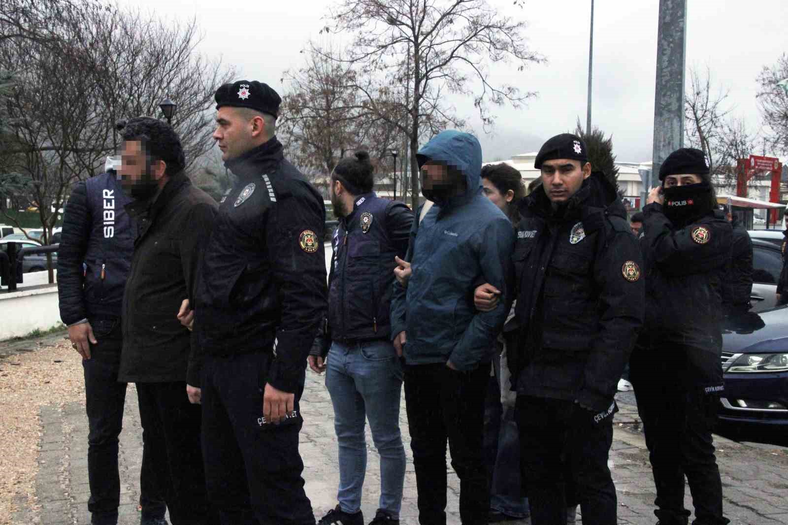 muglada sahte hesap uzerinden devlet buyuklerine hakaret suphelileri adliyeye sevk edildi 0 Rkc3cYXA