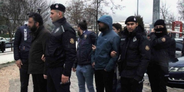 muglada-sahte-hesap-uzerinden-devlet-buyuklerine-hakaret-suphelileri-adliyeye-sevk-edildi-uVDbDLD8.jpg