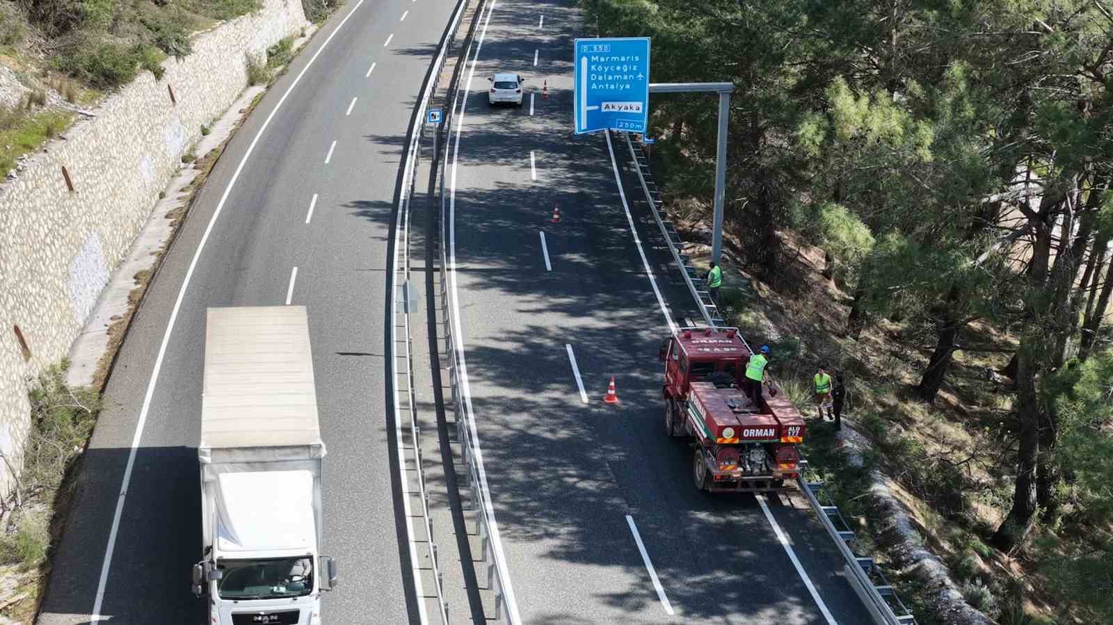 muglada yangin sezonu oncesi sakar gecidinde riskli dallar temizleniyor 2 WXiP4jE7