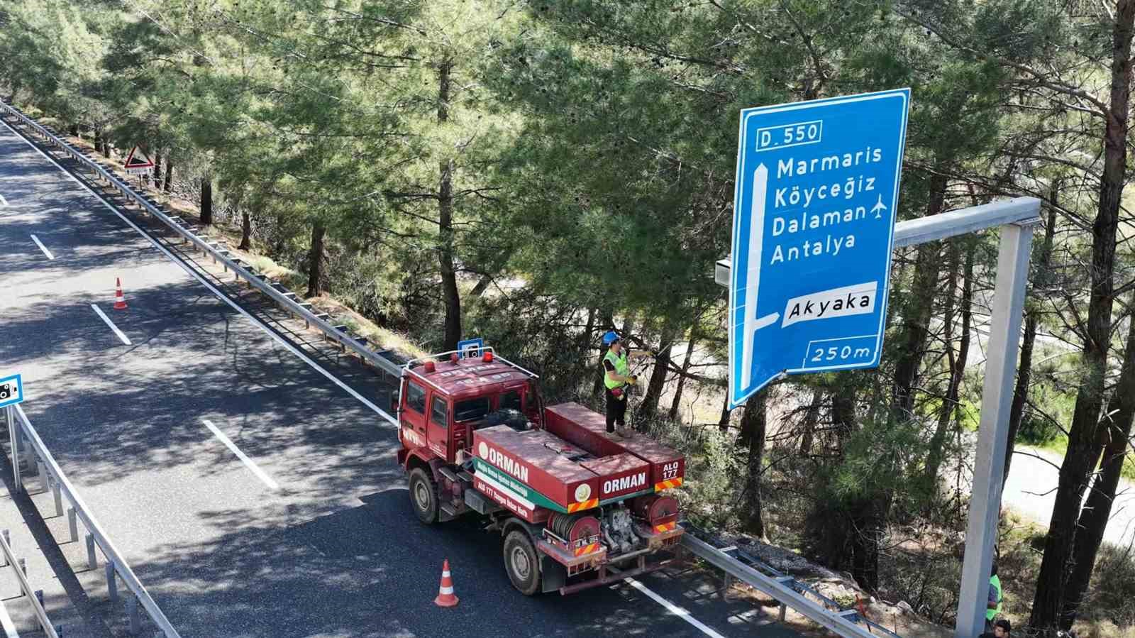 muglada yangin sezonu oncesi sakar gecidinde riskli dallar temizleniyor 9 cONk4yeW