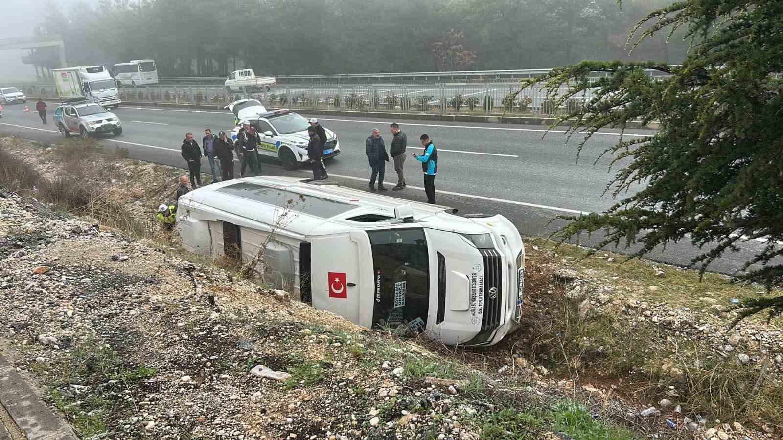 muglada yolcu minibusu devrildi 13 yarali 4 aqayf7Am