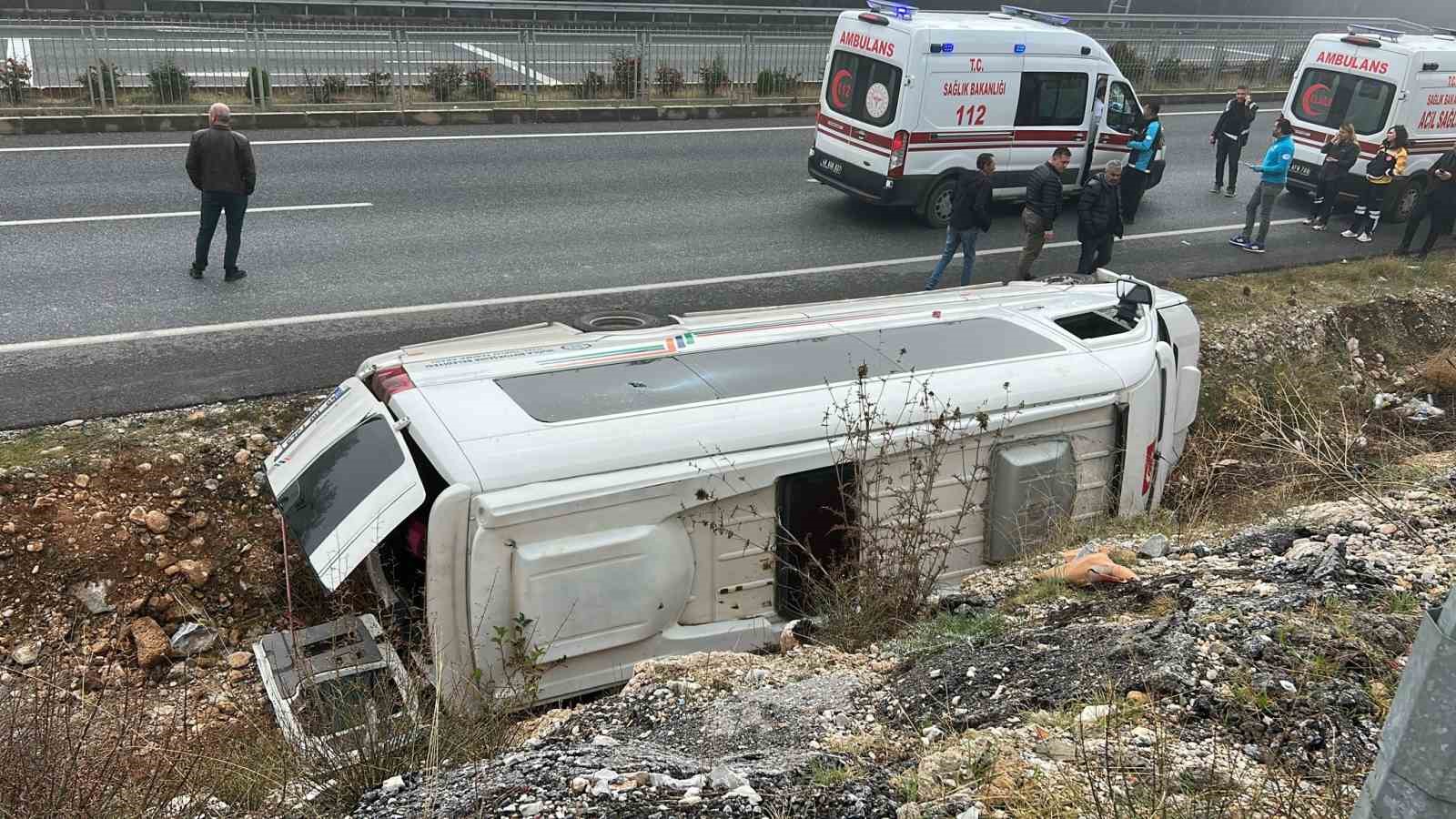 muglada yolcu minibusu devrildi 13 yarali 5 2SlOPDnS