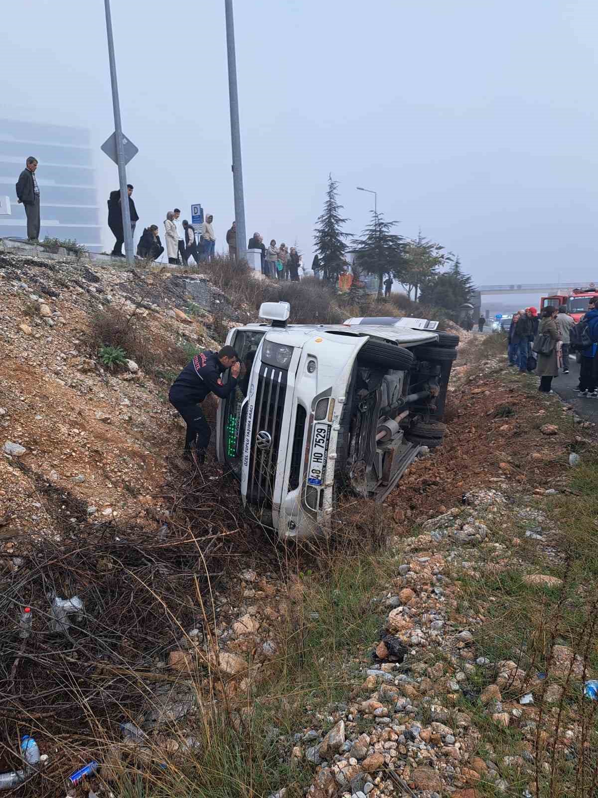muglada yolcu minibusu devrildi 13 yarali 6 viMypF32