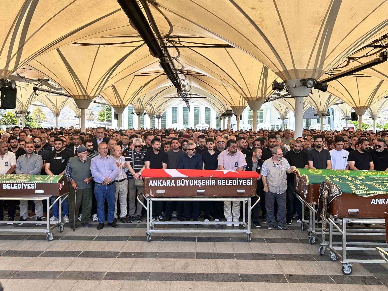 Mühimmat sahasındaki patlamada hayatını kaybeden işçi Ankara’da toprağa verildi 5 muhimmat sahasindaki patlamada hayatini kaybeden isci ankarada topraga verildi 1
