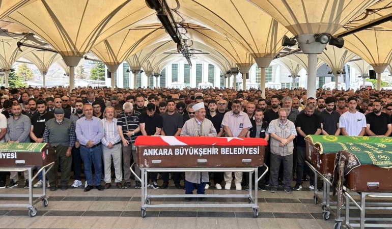 muhimmat-sahasindaki-patlamada-hayatini-kaybeden-isci-ankarada-topraga-verildi-12di8yLZ.jpg