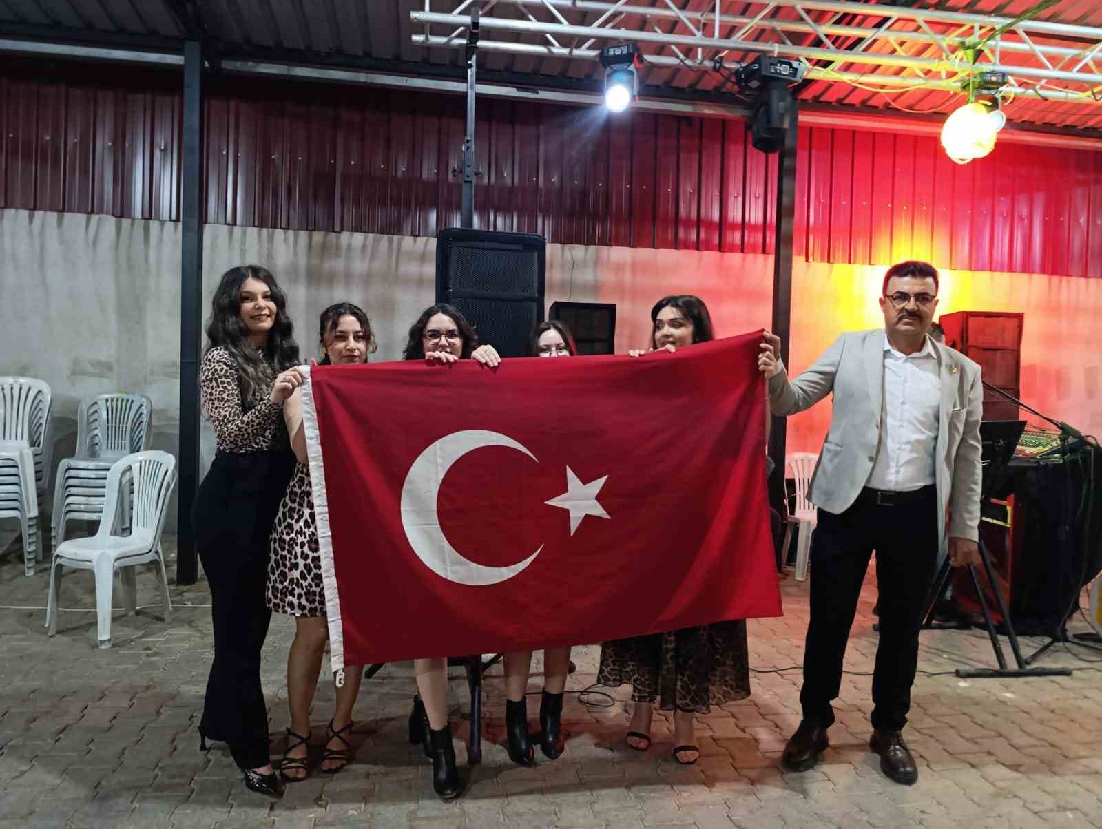 muhtardan anneler gunune ozel leopar gecesi 0 qZW7MXwl