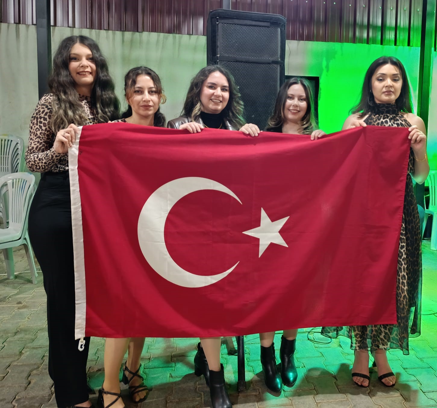 muhtardan anneler gunune ozel leopar gecesi 1 t5lGBXvU