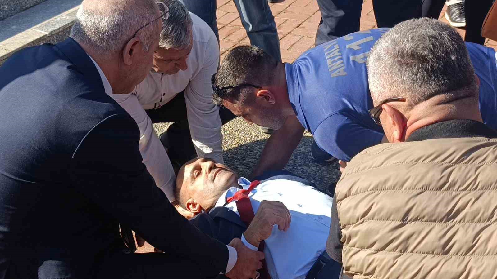 muhtarlar gununde kursude konusan muhtar bayginlik gecirdi 2 qi83p2p5