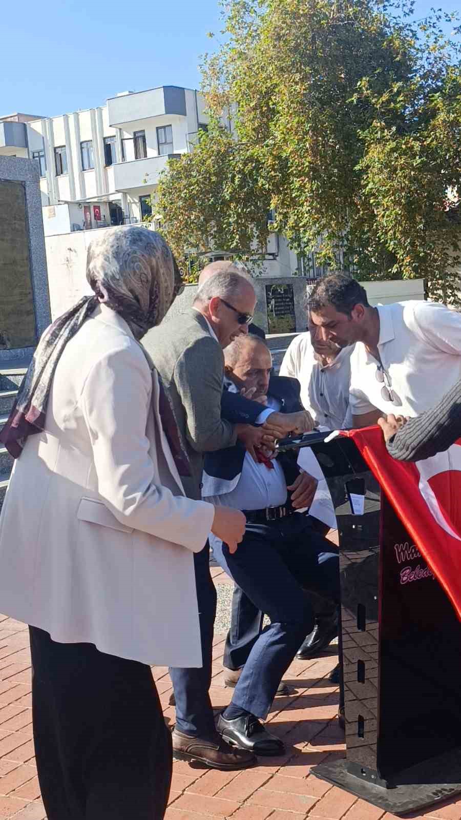muhtarlar gununde kursude konusan muhtar bayginlik gecirdi 4 JaRpyY4m