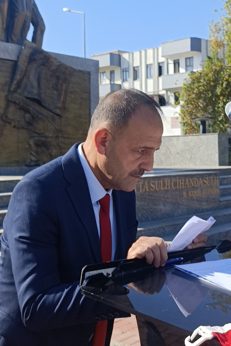 muhtarlar gununde kursude konusan muhtar bayginlik gecirdi 5 lhHhpMPP