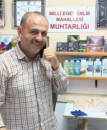 muhtarlar-gununde-kursude-konusurken-bayginlik-geciren-muhtarin-telefonlari-susmuyor-eACP5q6m.jpg