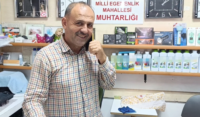 muhtarlar-gununde-kursude-konusurken-bayginlik-geciren-muhtarin-telefonlari-susmuyor-eACP5q6m.jpg