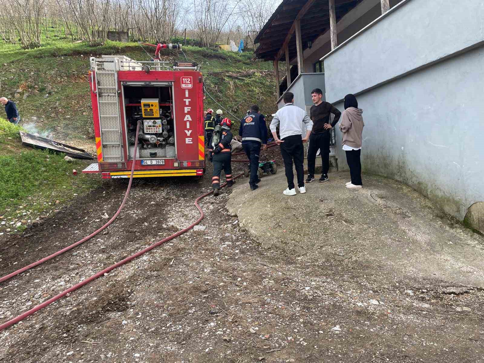 muhtemel faciayi itfaiye onledi odunluktaki yangin eve sicramadan sonduruldu 2 n3uyvPpJ