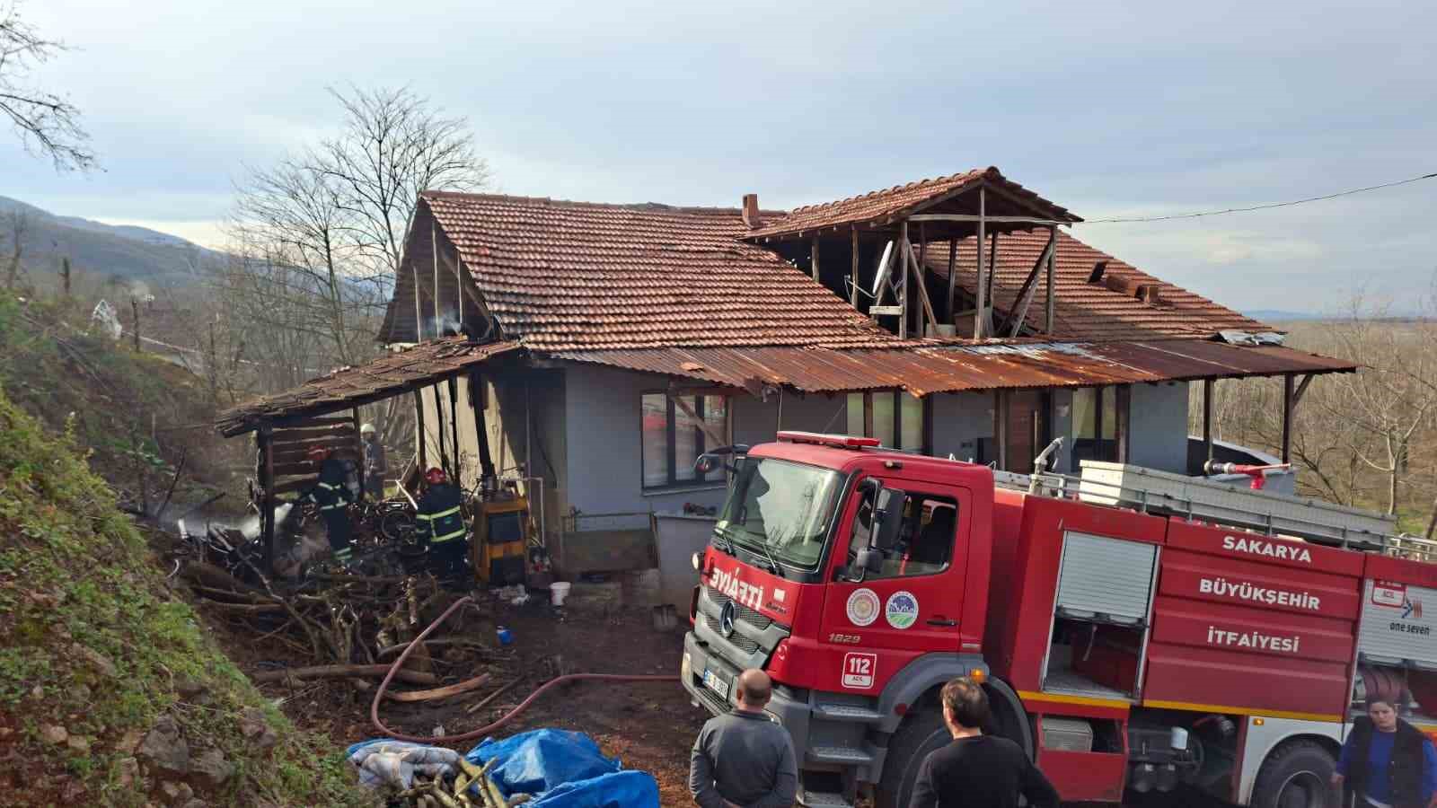 muhtemel faciayi itfaiye onledi odunluktaki yangin eve sicramadan sonduruldu 3 tcIds7GI