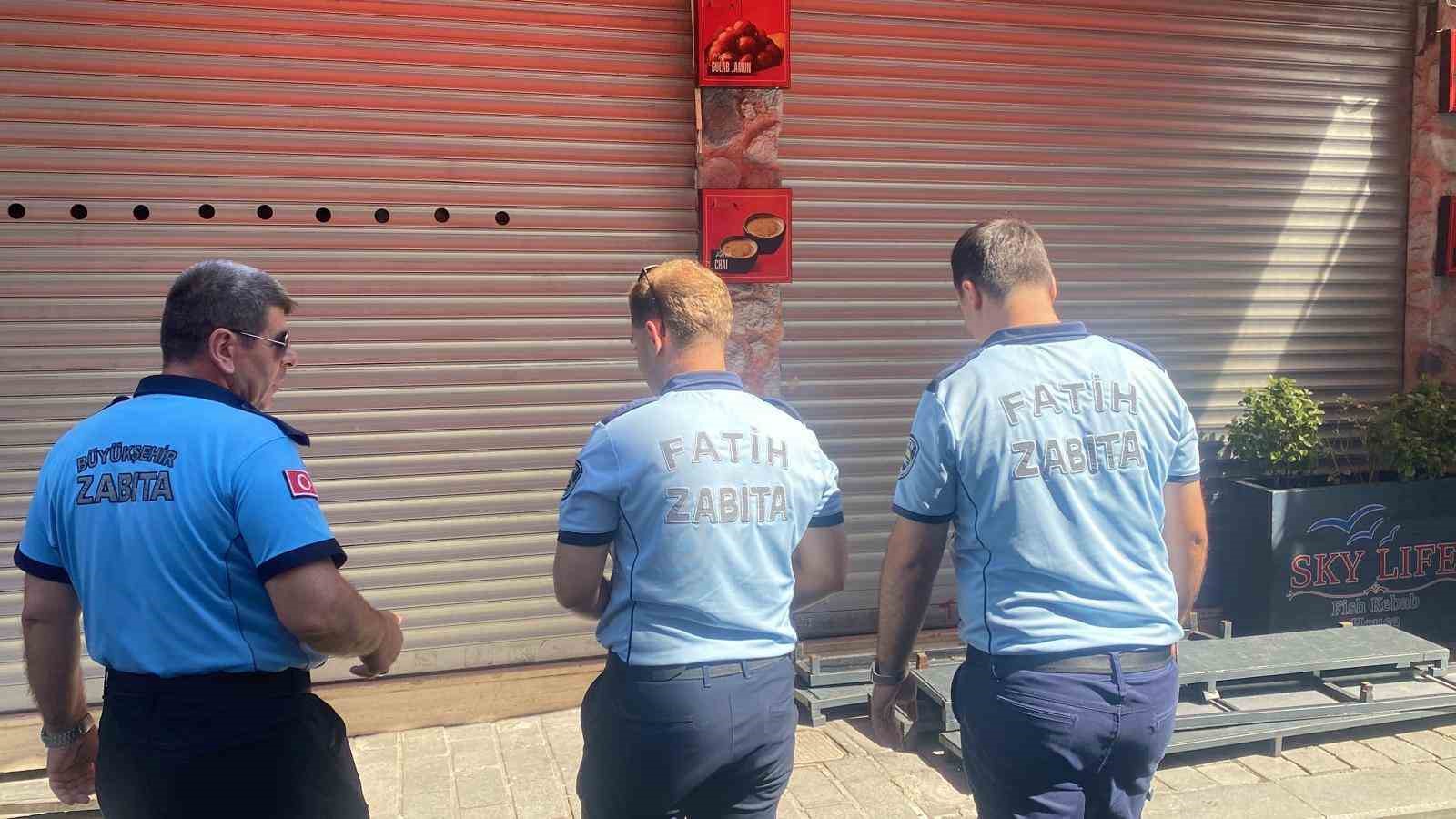 Mühürlü boş dükkandan yayılan kötü koku ekipleri harekete geçirdi 6 muhurlu bos dukkandan yayilan kotu koku ekipleri harekete gecirdi 2