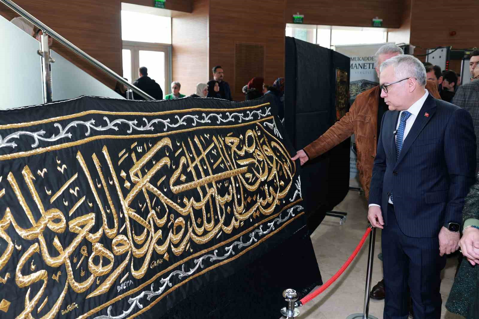 mukaddes emanetler sergisi sivasta ziyarete acildi 0 ZMTAQ8LW