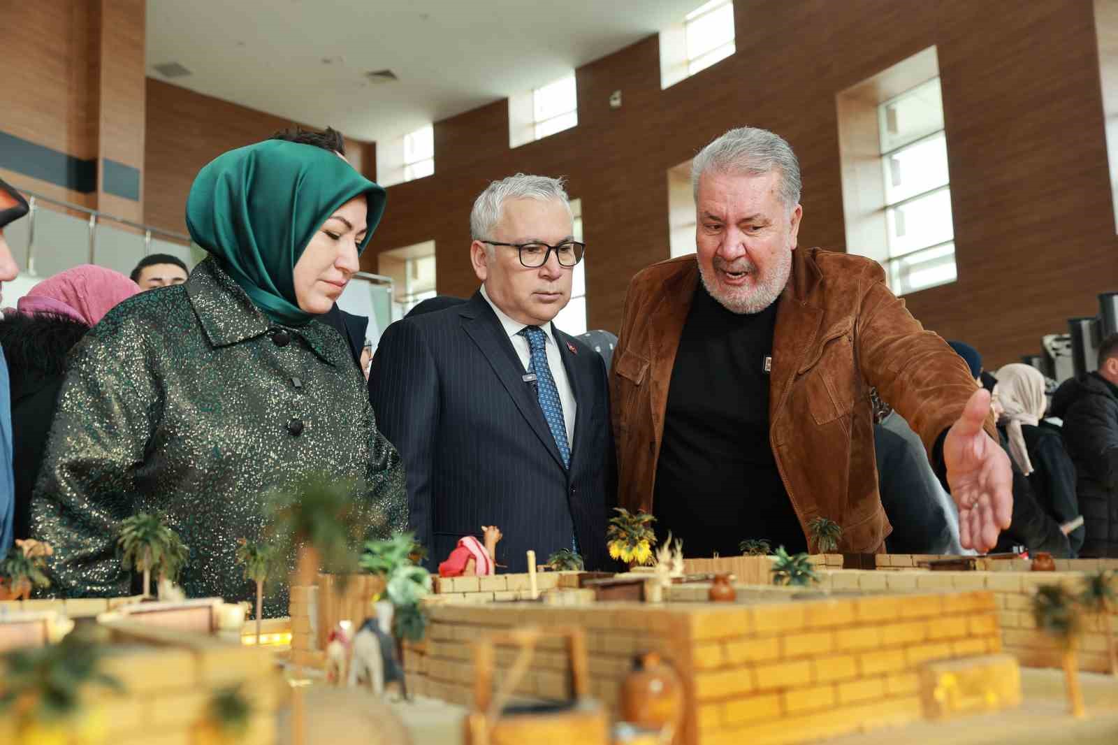 mukaddes emanetler sergisi sivasta ziyarete acildi 6