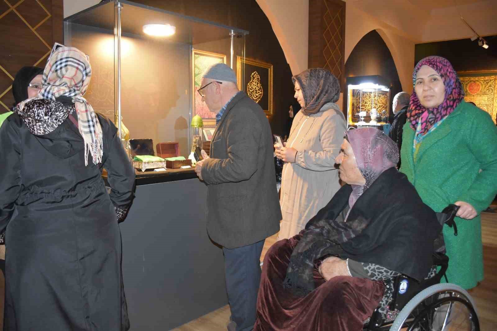 mukaddes emanetler sergisine yogun ilgi 5 cLmeDJyI