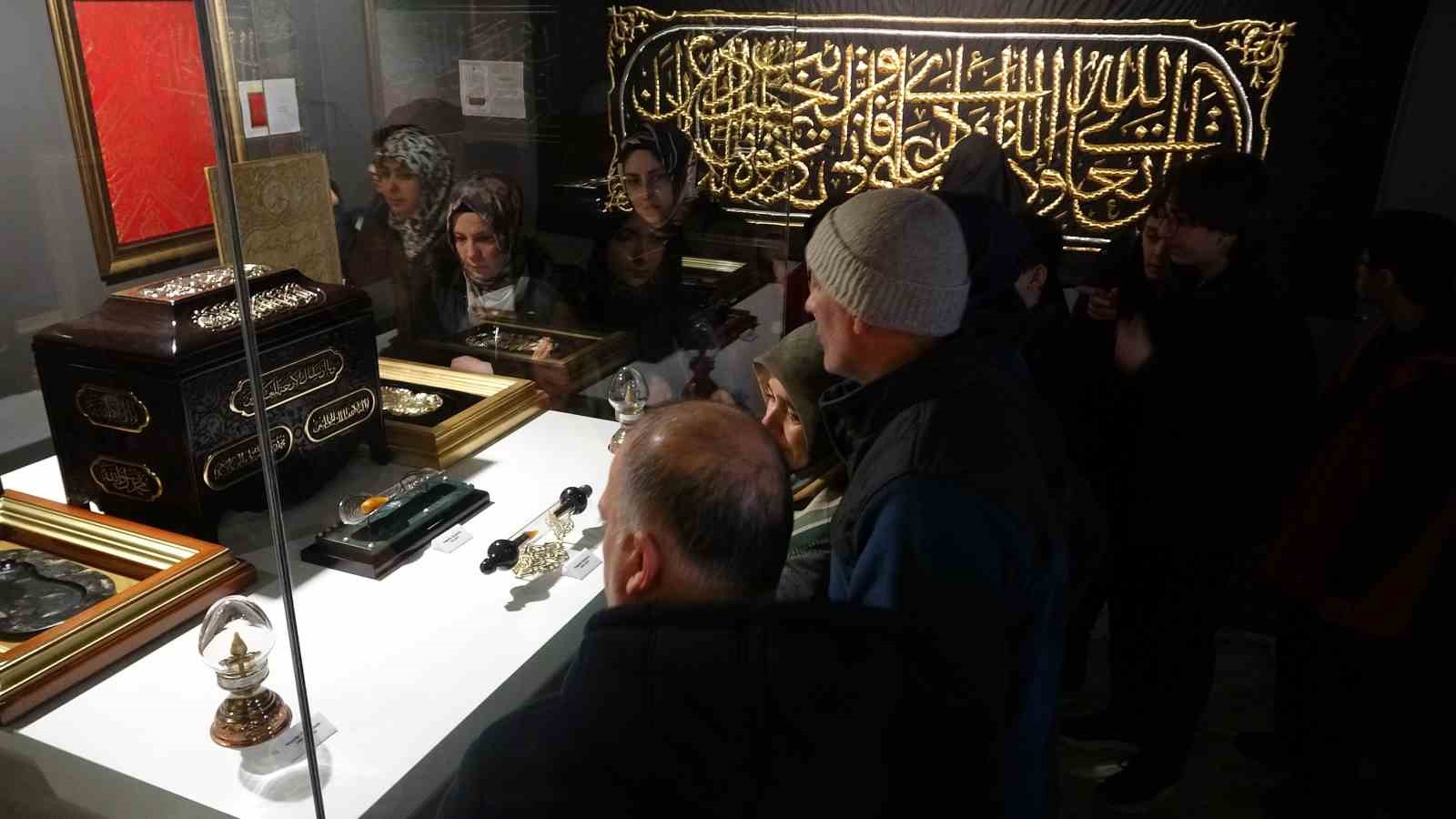mukaddes emanetler sergisine yogun ilgi 6