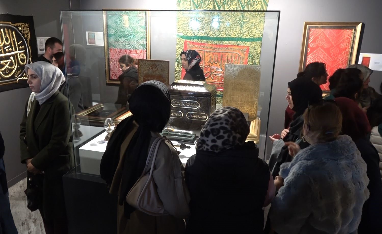 mukaddes emanetler sergisine yogun ilgi 7 F1tjQKAp