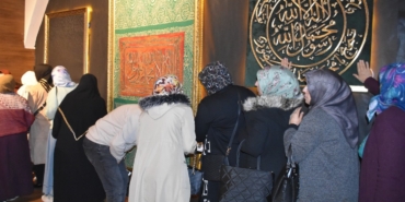 mukaddes-emanetler-sergisine-yogun-ilgi-et9mPOIE.jpg