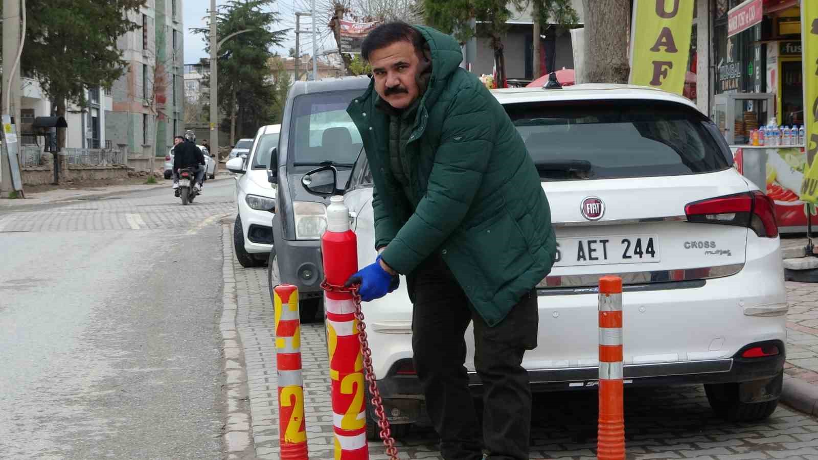 mulkum diyerek kaldirimi dubalarla kapatti 2 EmdWPVJS