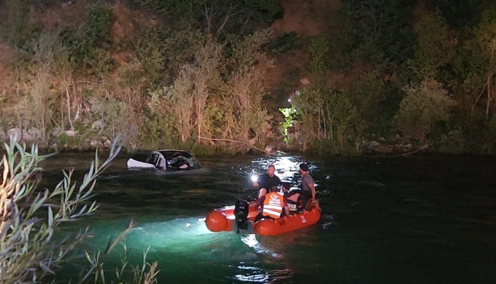 Munzur Nehri’ne yuvarlanan araçtan atlayan kadın hayatını kaybetti 4 munzur nehrine yuvarlanan aractan atlayan kadin hayatini kaybetti 0 EcXlGEvy