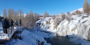 muradiye-selalesi-buz-tuttu-63ueDPLG.jpg