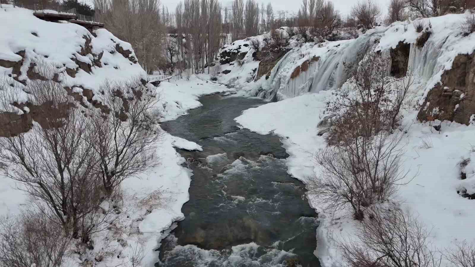 muradiye selalesi eksi 12 derecede buz tuttu 1 qmh2S5El