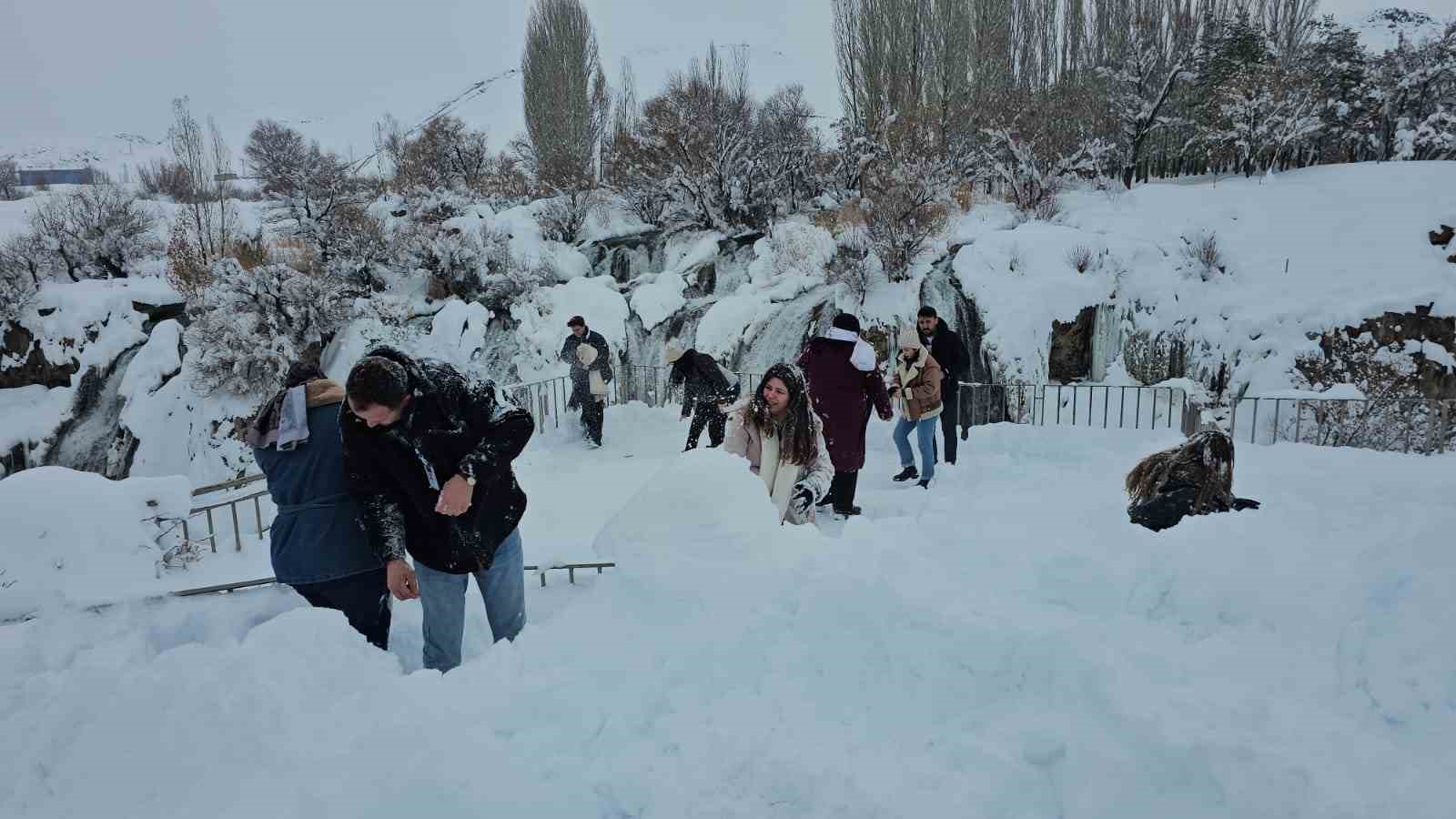 muradiye selalesine ziyaretci akini 3 fgfnXZcT
