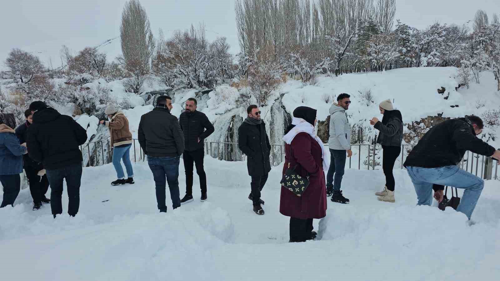 muradiye selalesine ziyaretci akini 4 w18B4A7s