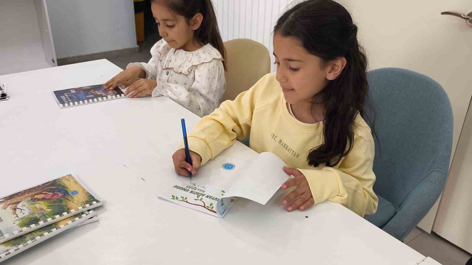 muradiyenin minik yazarlari ilk imzalarini atti 6 GqbSuHrN