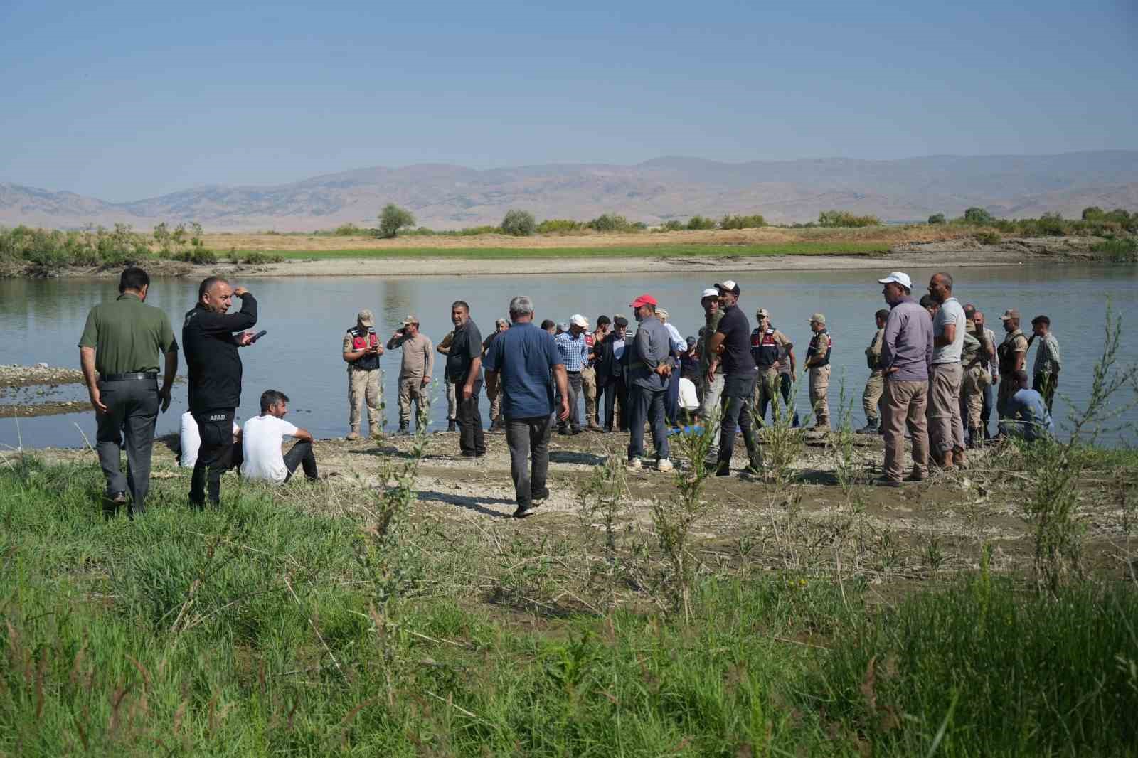 Murat Nehri’nde kaybolan Berat’ın cansız bedenine ulaşıldı 6 murat nehrinde kaybolan beratin cansiz bedenine ulasildi 2 hWizvANZ