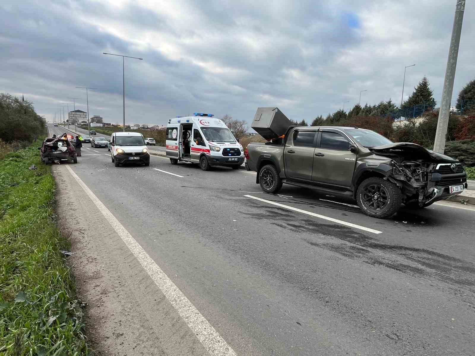 Muratlı Sanayi Sitesi önünde trafik kazası: 1 yaralı 4 muratli sanayi sitesi onunde trafik kazasi 1 yarali 0 Fwmpqsnq