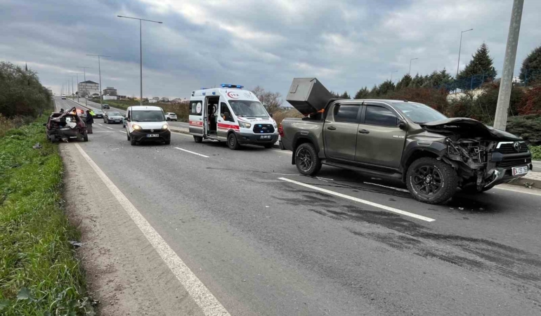 muratli-sanayi-sitesi-onunde-trafik-kazasi-1-yarali-rKiyKbXI.jpg